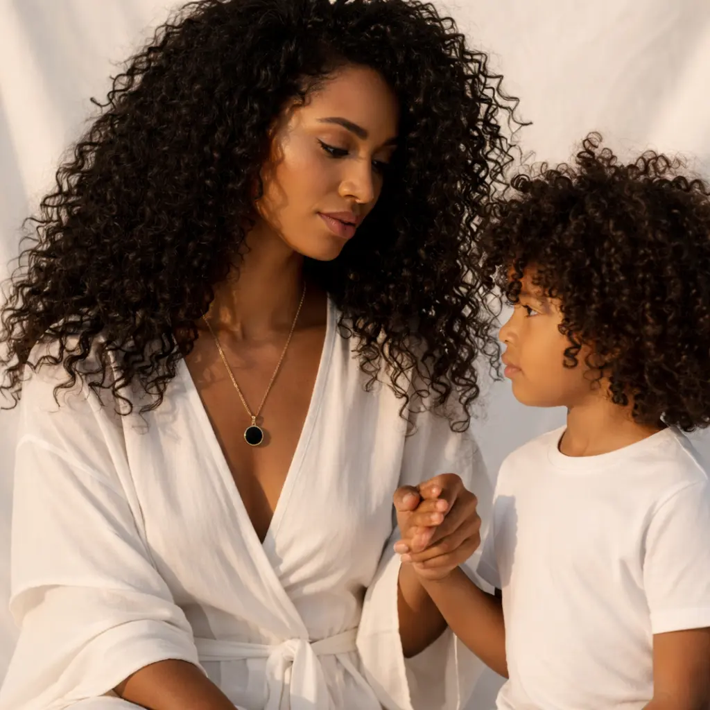 Idée cadeau personnalisée pour la fête des mères avec un bijou souvenir connecté Joylink